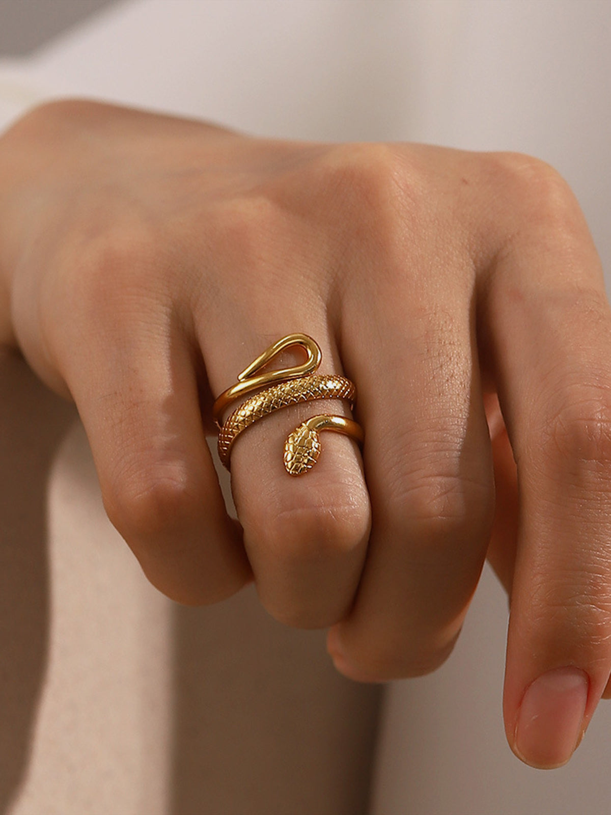 Serpentina Coil Ring